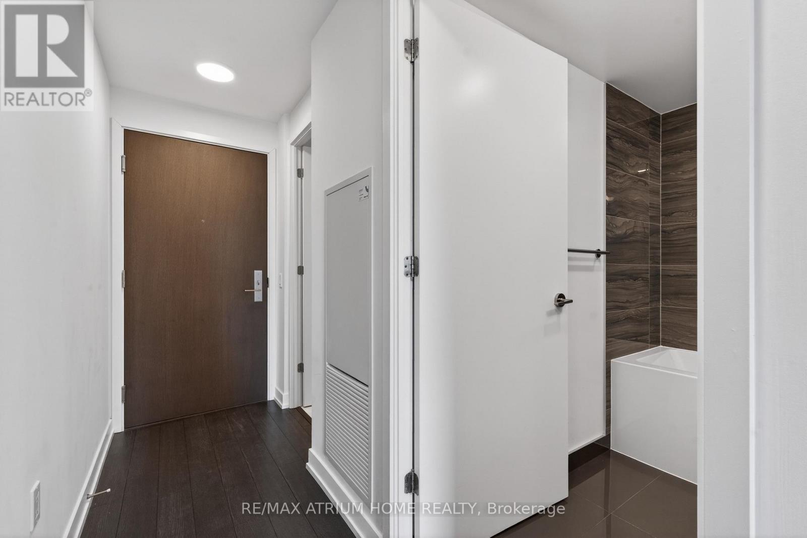 1804 - 39 Roehampton Avenue, Toronto, Ontario  M4P 0G1 - Photo 4 - C12932670