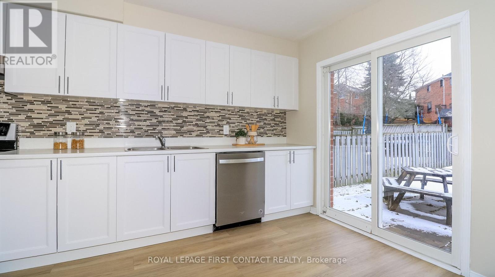 28 Violet Street, Barrie, Ontario L4N 9N2 - Photo 13 - S12908100