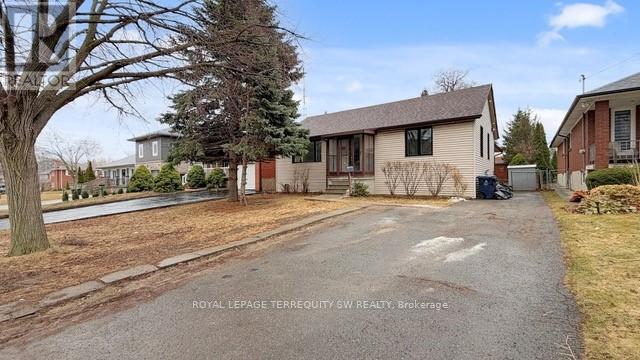 19 HAWTHORNE ROAD, Toronto, Ontario