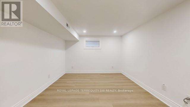 19 Hawthorne Road, Toronto, Ontario  M9R 1N9 - Photo 10 - W12932956