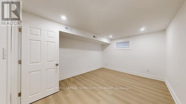 19 Hawthorne Road, Toronto, Ontario  M9R 1N9 - Photo 11 - W12932956