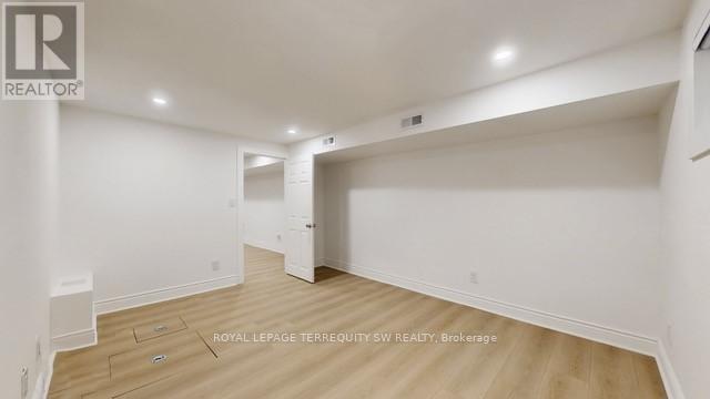19 Hawthorne Road, Toronto, Ontario  M9R 1N9 - Photo 12 - W12932956