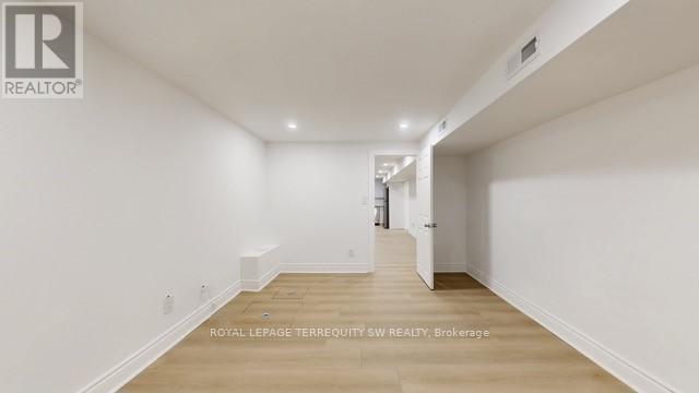 19 Hawthorne Road, Toronto, Ontario  M9R 1N9 - Photo 13 - W12932956