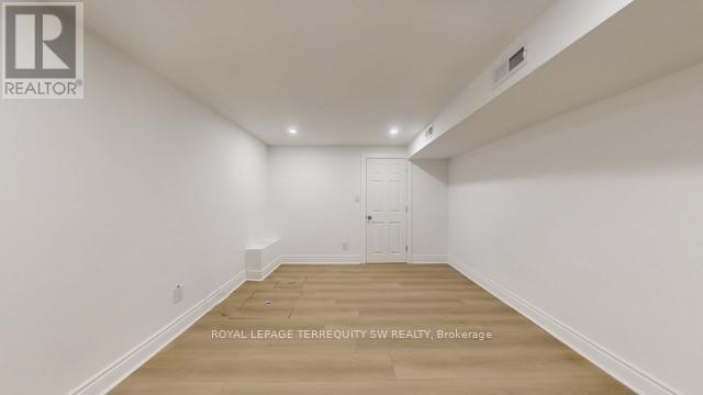 19 Hawthorne Road, Toronto, Ontario  M9R 1N9 - Photo 14 - W12932956