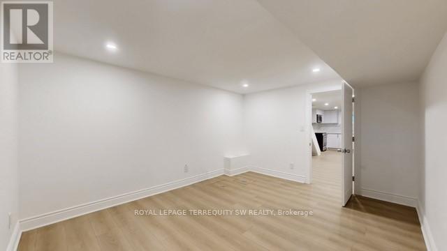 19 Hawthorne Road, Toronto, Ontario  M9R 1N9 - Photo 15 - W12932956