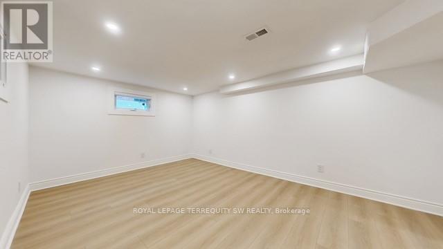 19 Hawthorne Road, Toronto, Ontario  M9R 1N9 - Photo 19 - W12932956