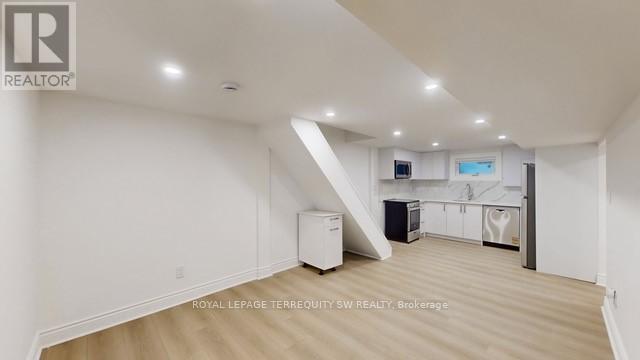 19 Hawthorne Road, Toronto, Ontario  M9R 1N9 - Photo 2 - W12932956