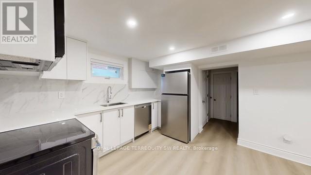 19 Hawthorne Road, Toronto, Ontario  M9R 1N9 - Photo 4 - W12932956