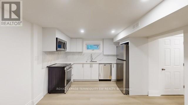 19 Hawthorne Road, Toronto, Ontario  M9R 1N9 - Photo 5 - W12932956