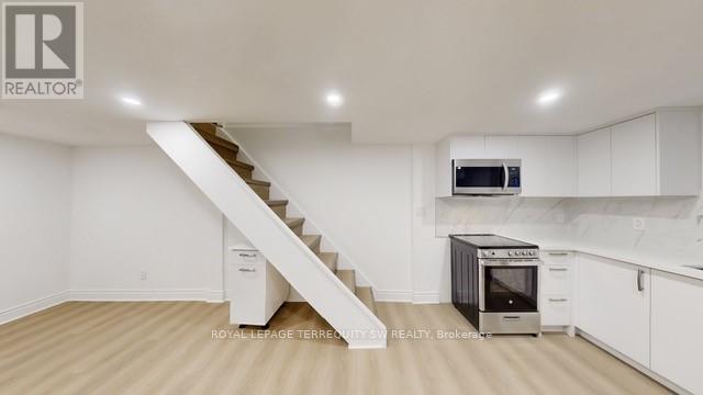 19 Hawthorne Road, Toronto, Ontario  M9R 1N9 - Photo 6 - W12932956