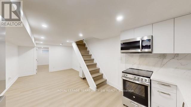 19 Hawthorne Road, Toronto, Ontario  M9R 1N9 - Photo 8 - W12932956