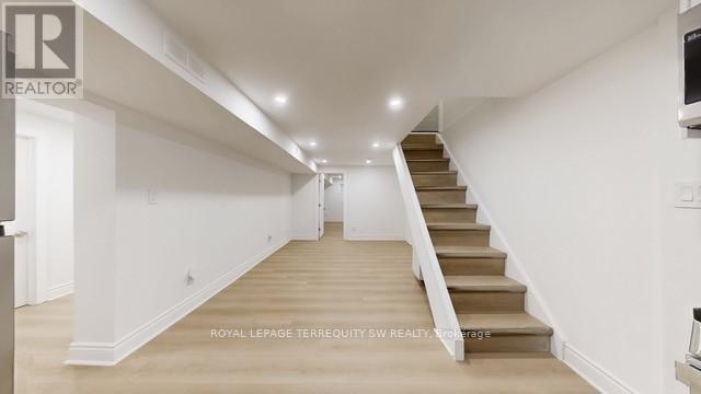 19 Hawthorne Road, Toronto, Ontario  M9R 1N9 - Photo 9 - W12932956