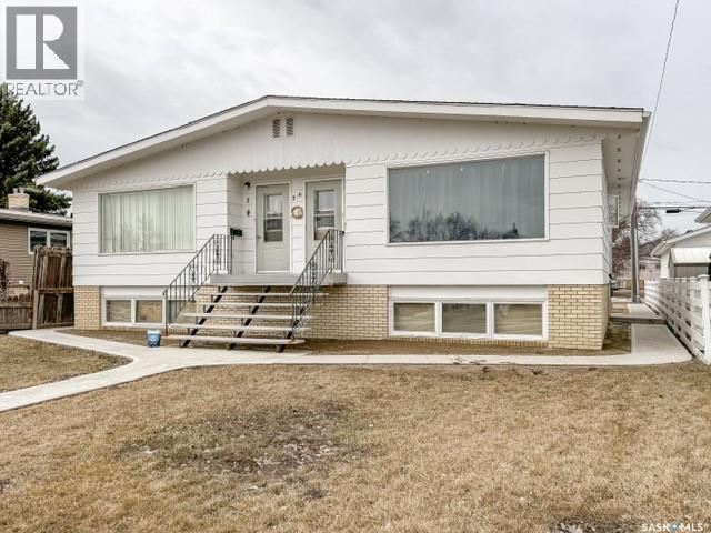 216 15th AVENUE NE, Swift Current, Saskatchewan