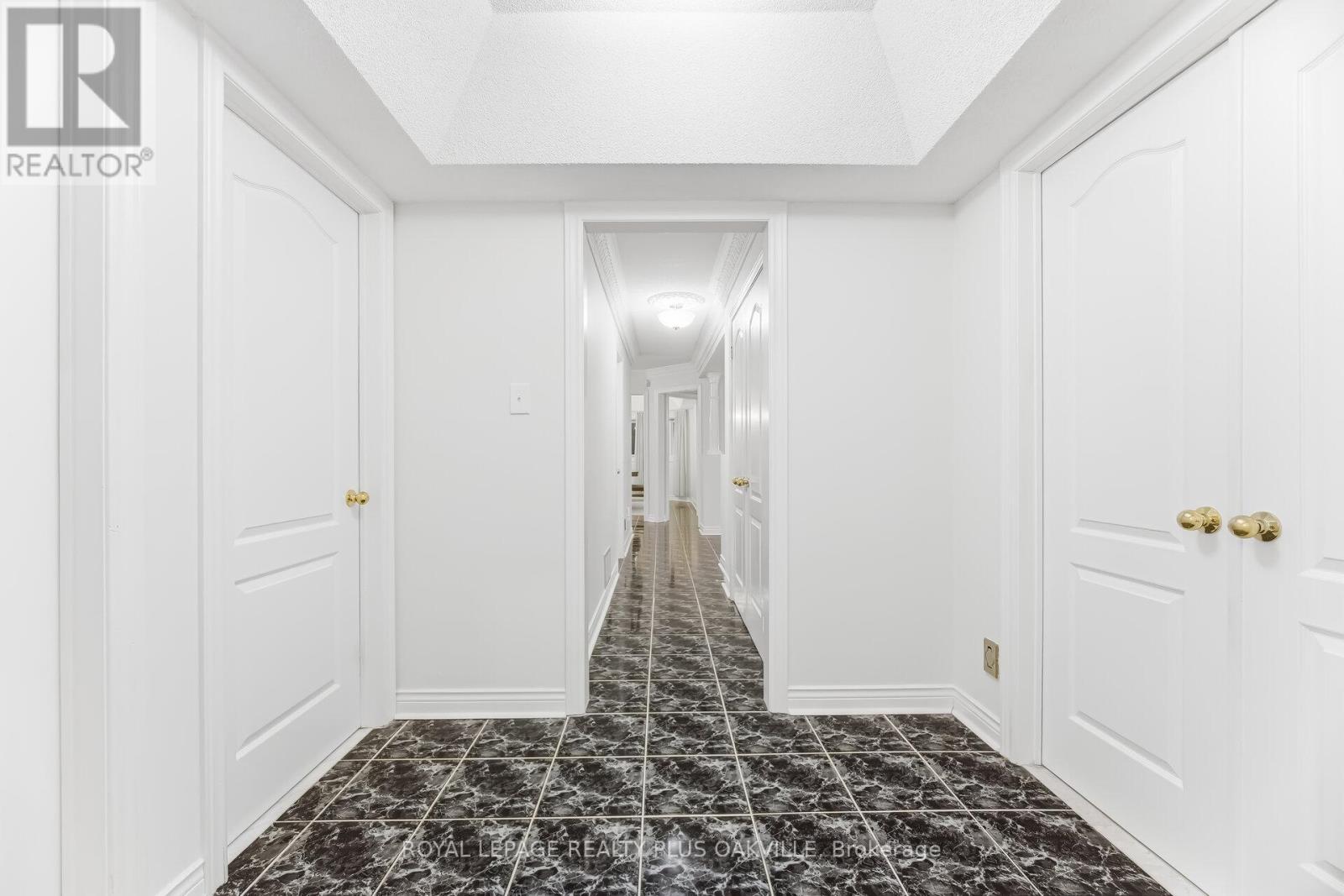 3395 Trelawny Circle, Mississauga, Ontario  L5N 6N6 - Photo 20 - W12921514