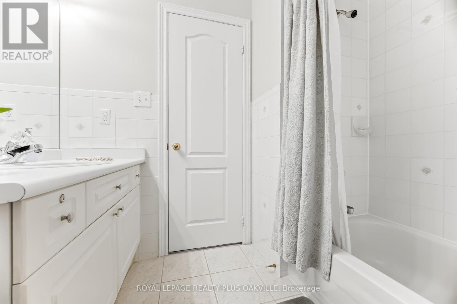 3395 Trelawny Circle, Mississauga, Ontario  L5N 6N6 - Photo 32 - W12921514