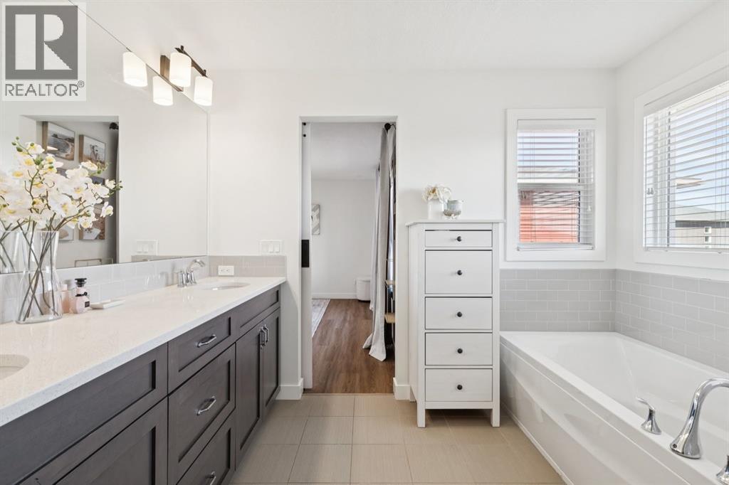 30 Mount Rae Terrace, Okotoks, Alberta  T1S 0M6 - Photo 28 - A2295349