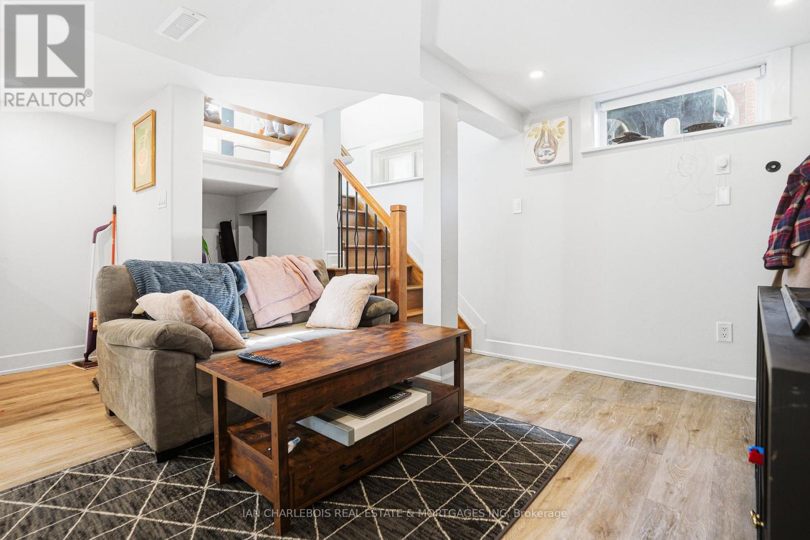 B - 814 Smyth Road, Ottawa, Ontario  K1G 1P3 - Photo 6 - X12907656