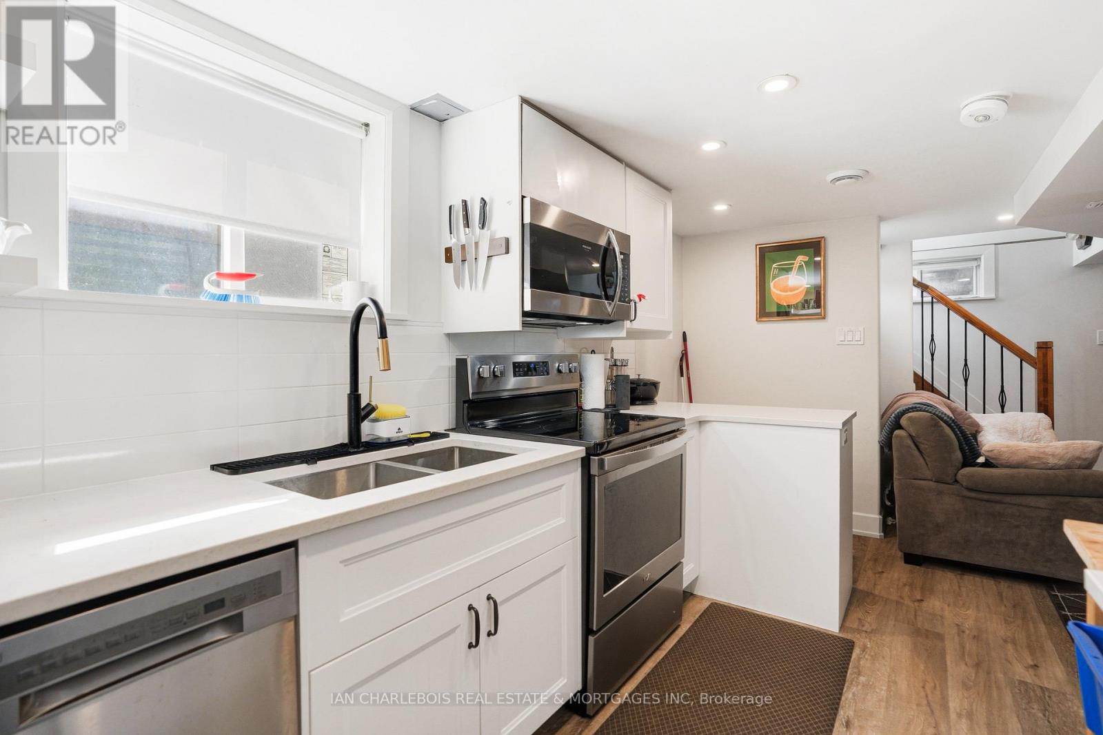 B - 814 Smyth Road, Ottawa, Ontario  K1G 1P3 - Photo 14 - X12907656