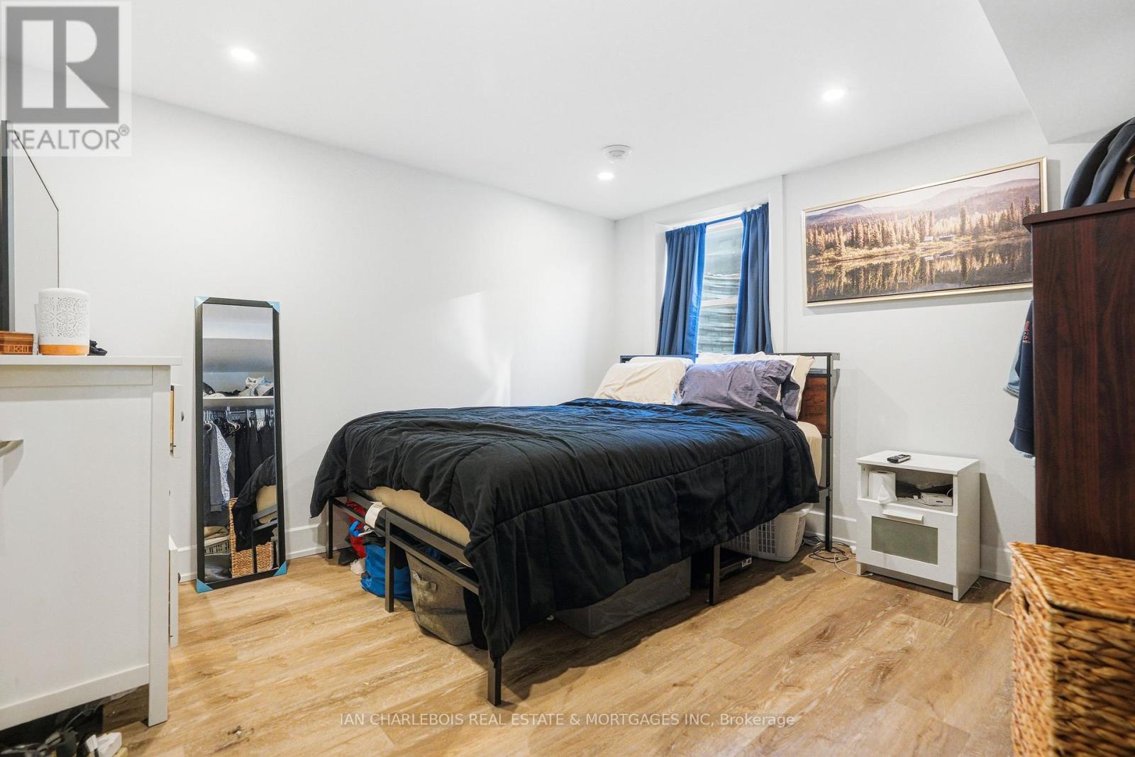 B - 814 Smyth Road, Ottawa, Ontario  K1G 1P3 - Photo 16 - X12907656