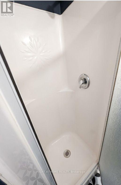 14 Canterbury Drive, St. Catharines, Ontario  L2P 3M7 - Photo 16 - X12931392