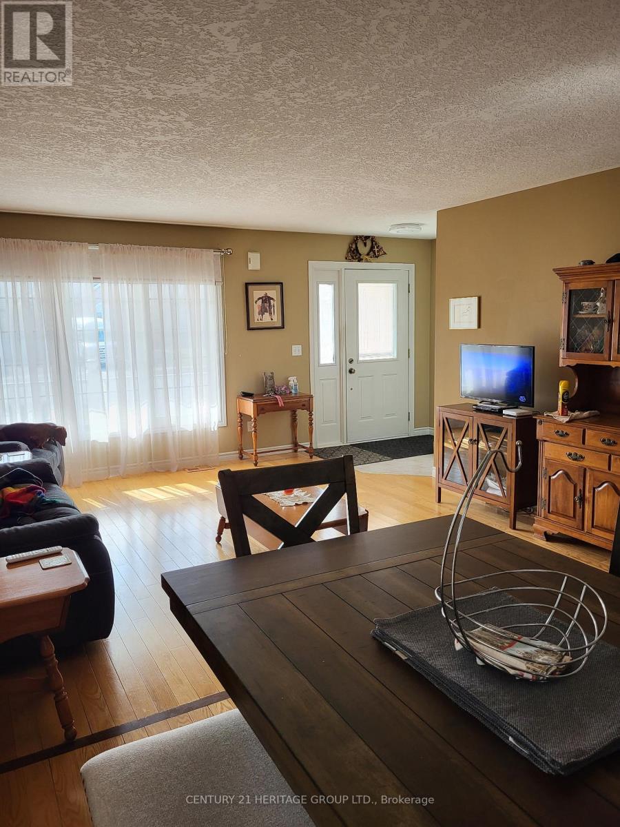 71 Finch Drive, Belleville (Belleville Ward), Ontario  K8P 5L4 - Photo 14 - X12913862