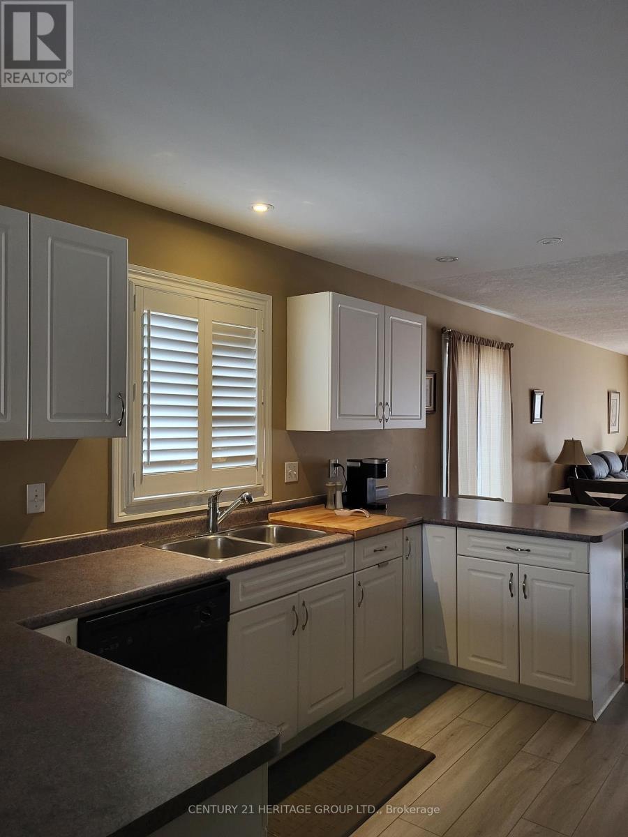 71 Finch Drive, Belleville (Belleville Ward), Ontario  K8P 5L4 - Photo 10 - X12913862