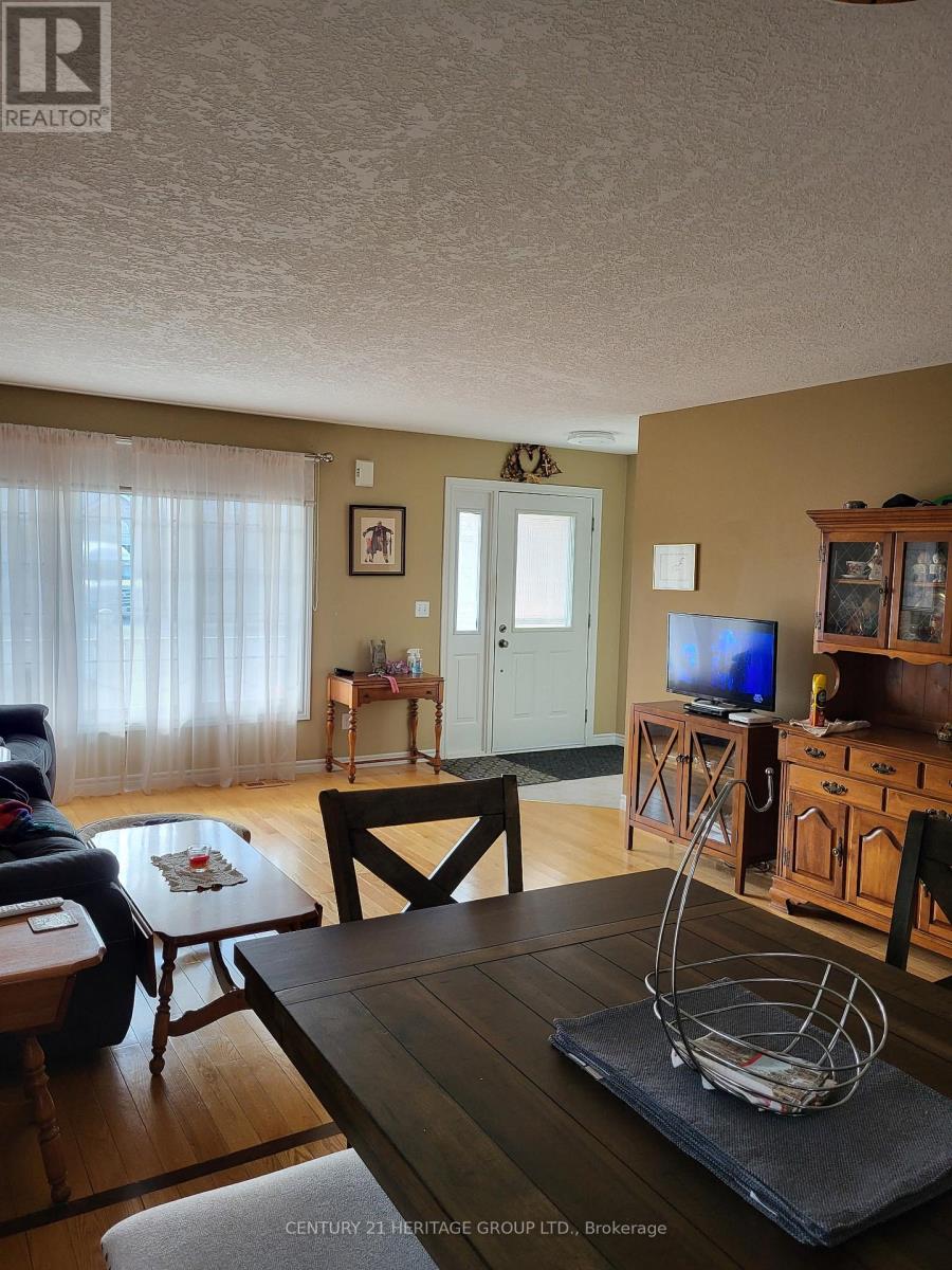 71 Finch Drive, Belleville (Belleville Ward), Ontario  K8P 5L4 - Photo 16 - X12913862