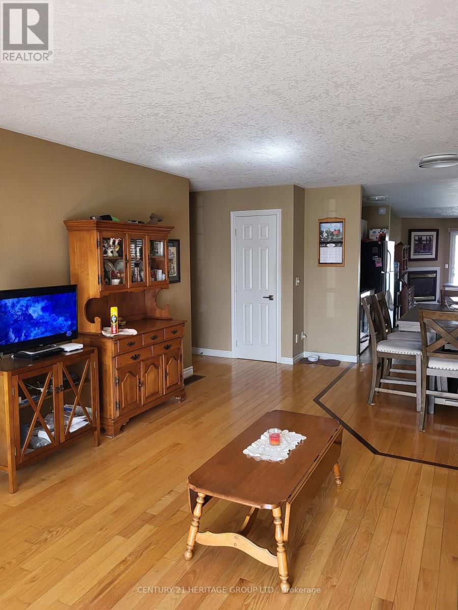 71 Finch Drive, Belleville (Belleville Ward), Ontario  K8P 5L4 - Photo 15 - X12913862