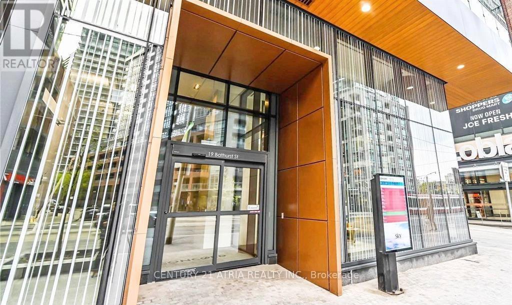 1802 - 19 Bathurst Street, Toronto, Ontario  M5V 0N2 - Photo 6 - C12933030