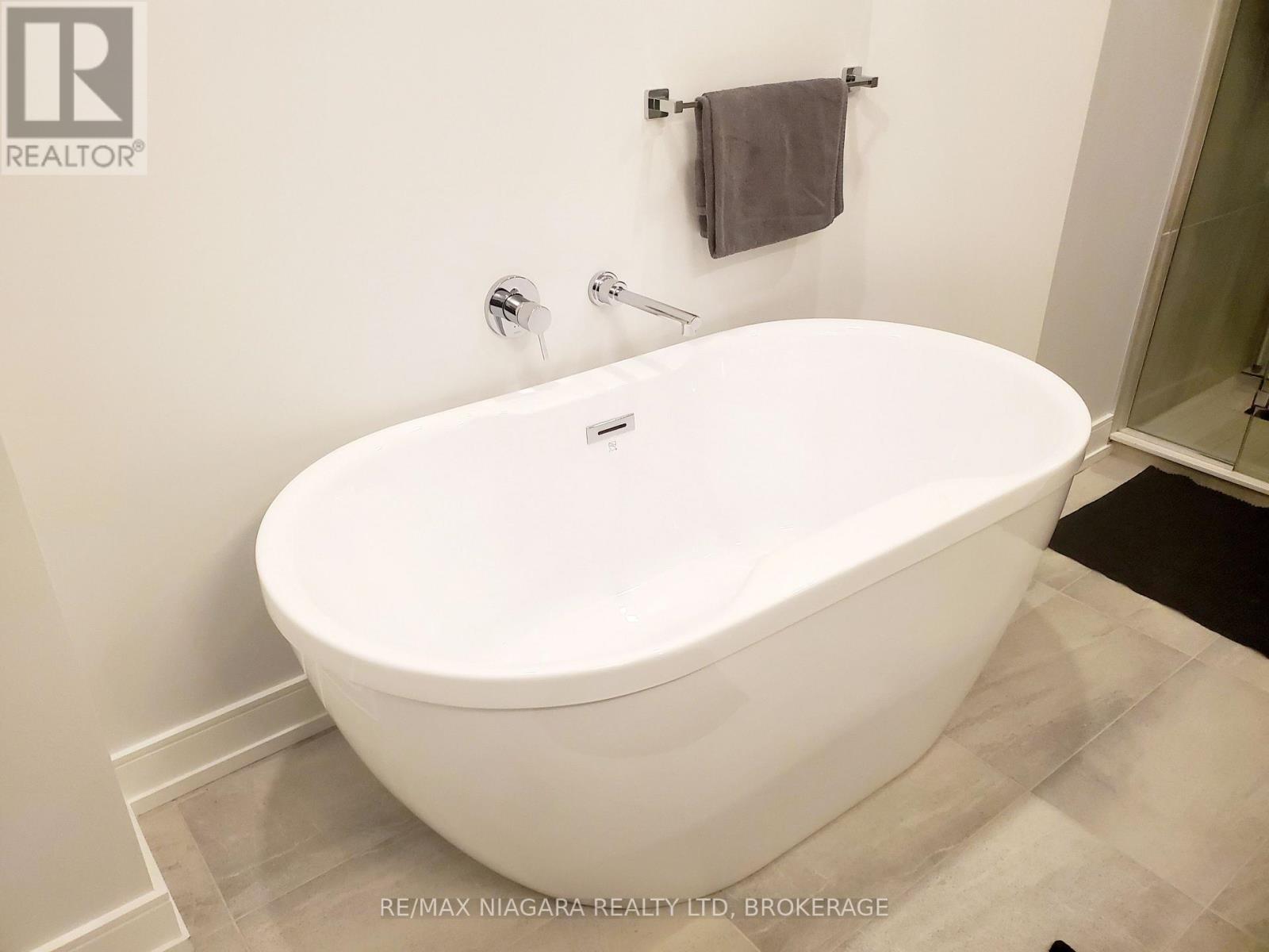 505 - 300b Fourth Avenue, St. Catharines, Ontario  L2S 0E6 - Photo 19 - X12933018