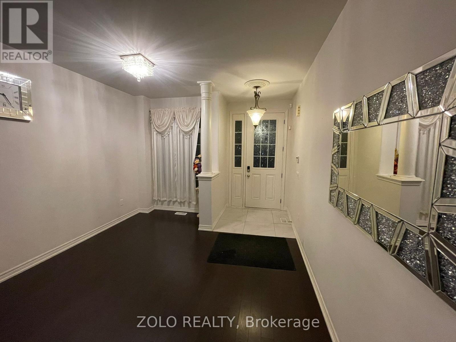 17 Kempsford Crescent W, Brampton (Northwest Brampton), Ontario  L7A 4M5 - Photo 3 - W12912628