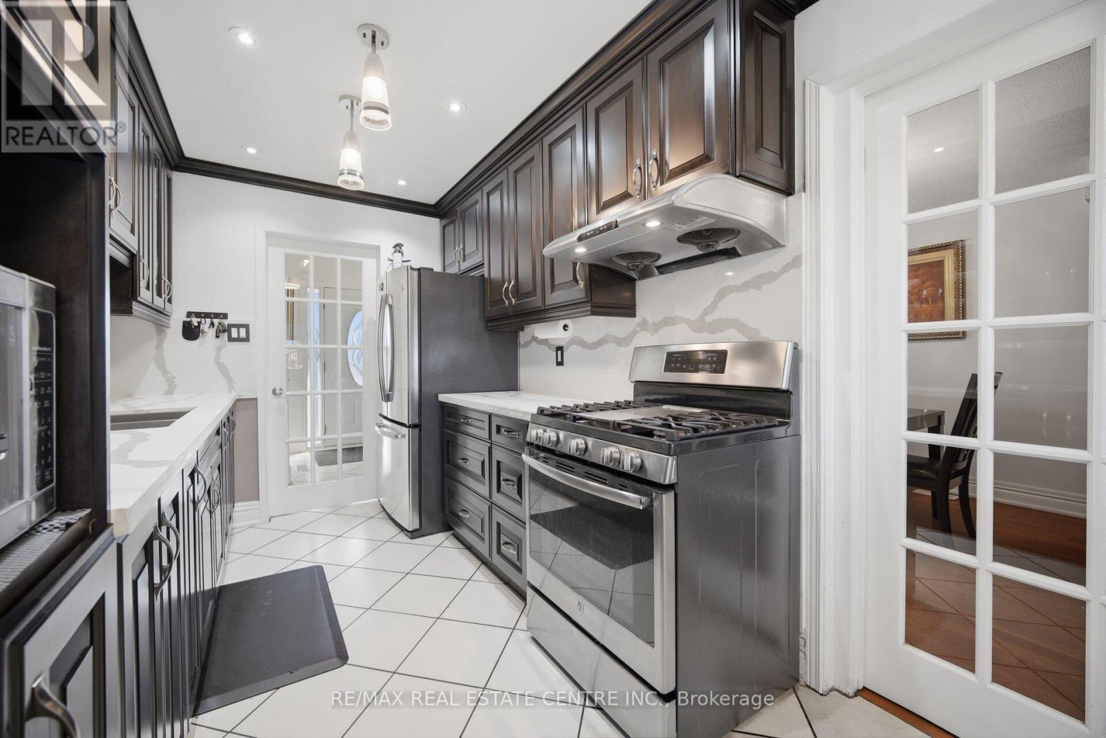 23 Acadian Heights W, Brampton (Fletcher's Creek South), Ontario  L6Y 4H5 - Photo 18 - W12933004