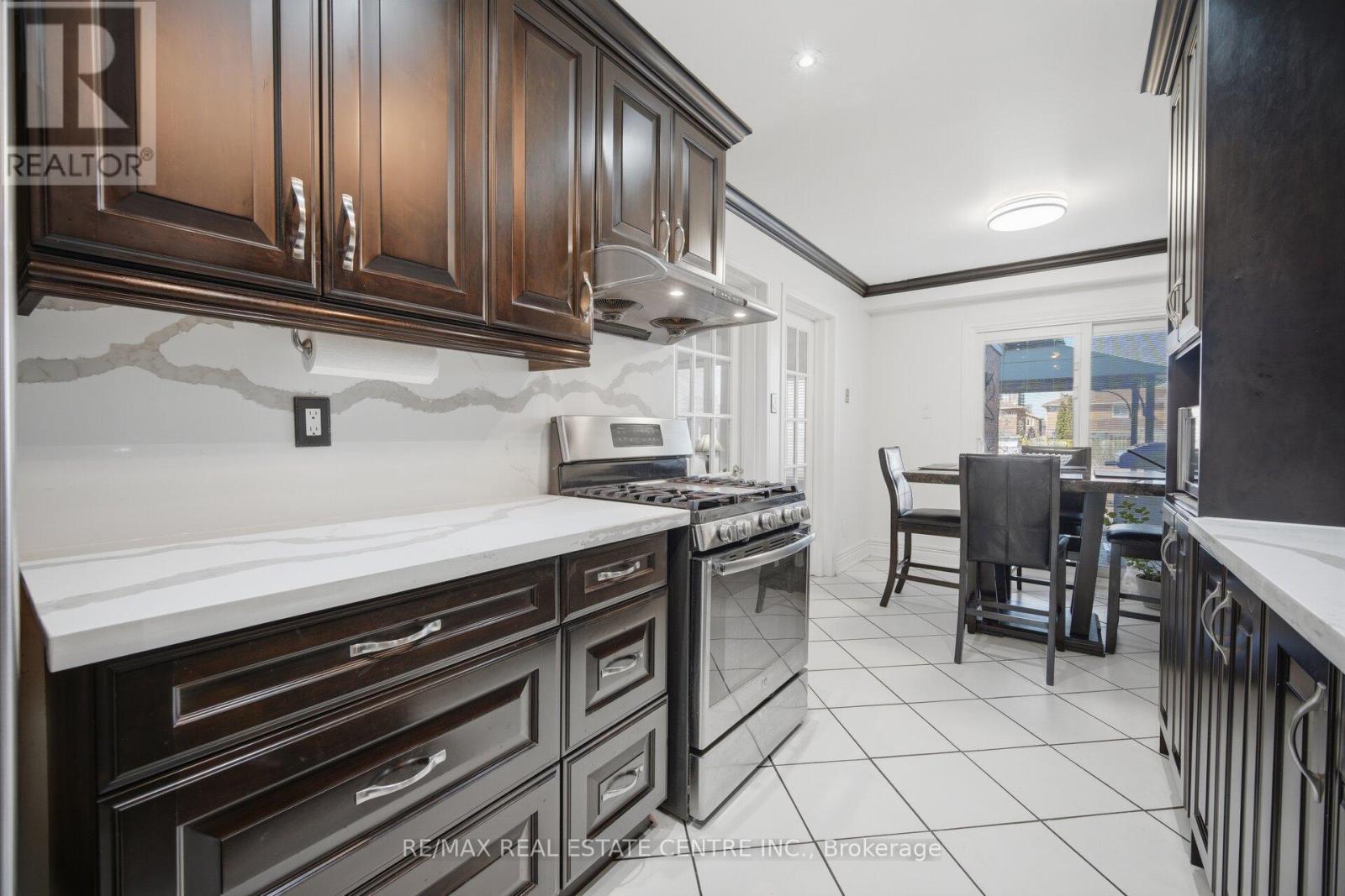 23 Acadian Heights W, Brampton (Fletcher's Creek South), Ontario  L6Y 4H5 - Photo 19 - W12933004