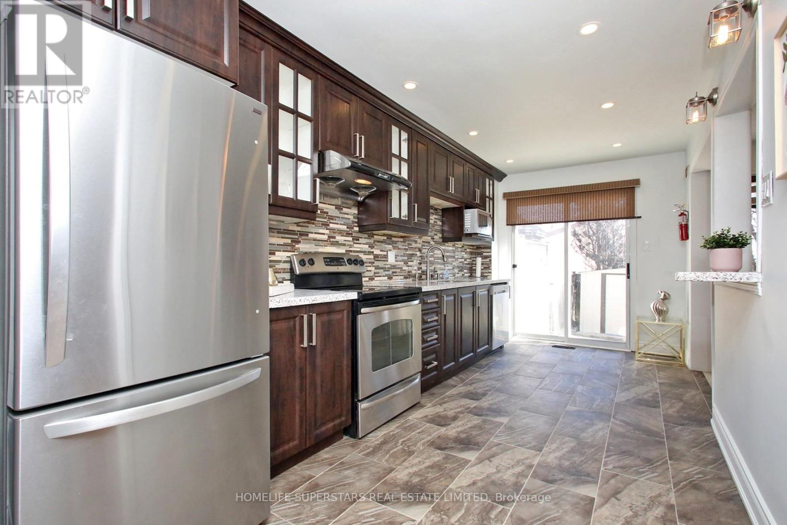 125 Bighorn Crescent, Brampton (Sandringham-Wellington), Ontario  L6R 1G2 - Photo 11 - W12933012