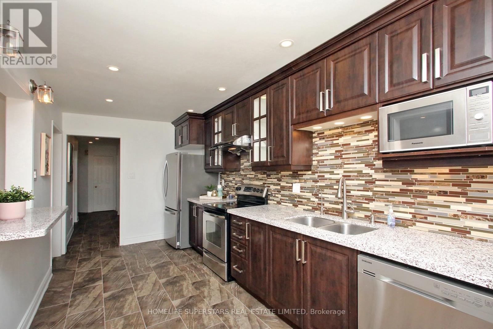 125 Bighorn Crescent, Brampton (Sandringham-Wellington), Ontario  L6R 1G2 - Photo 12 - W12933012