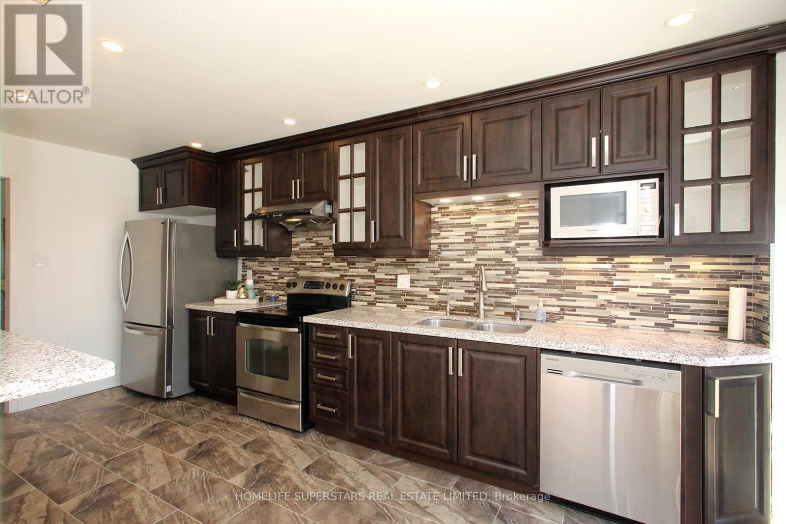 125 Bighorn Crescent, Brampton (Sandringham-Wellington), Ontario  L6R 1G2 - Photo 13 - W12933012