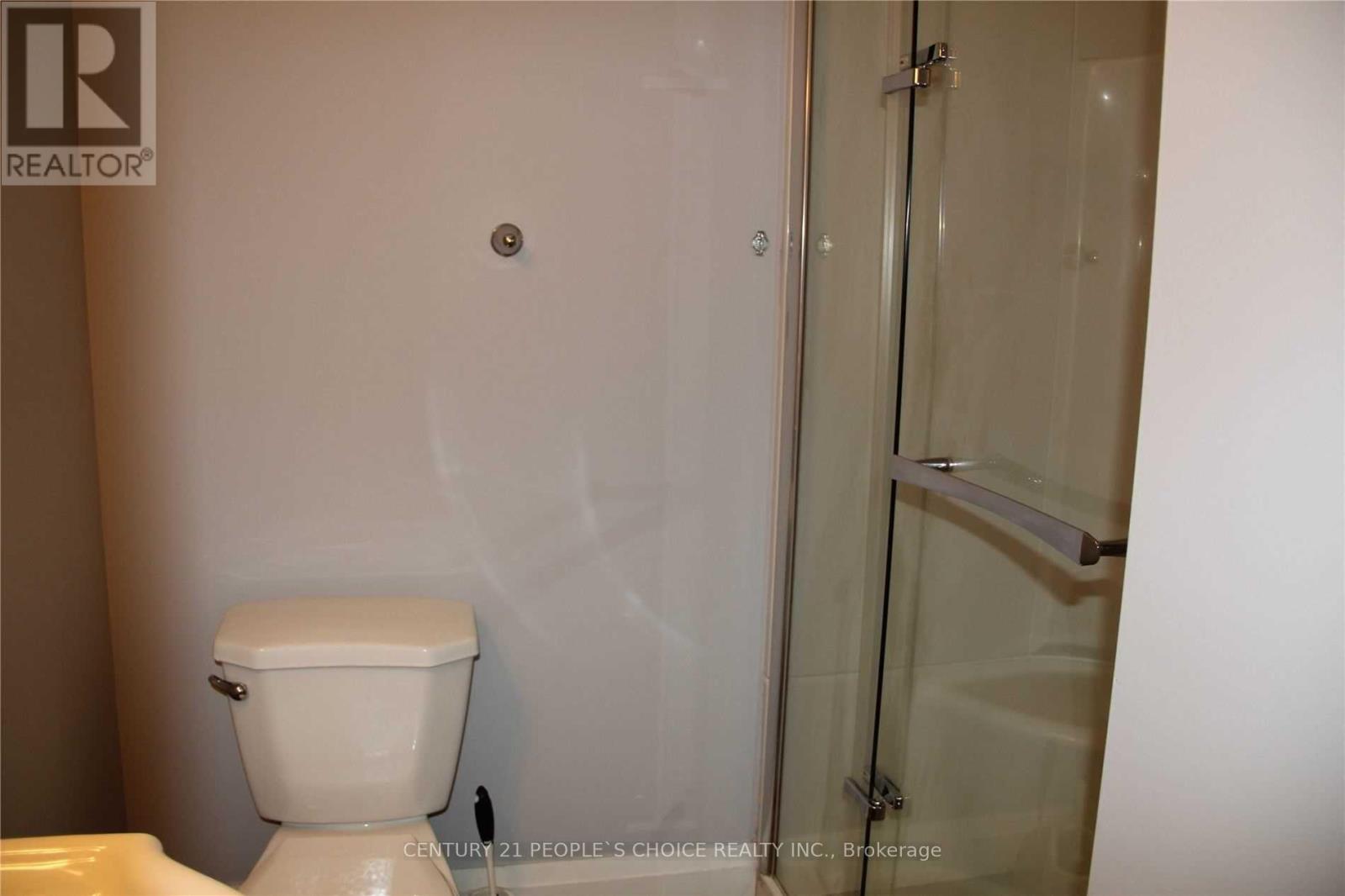 39 Meadowland Drive, Brampton (Brampton East), Ontario  L6W 2R5 - Photo 16 - W12933022