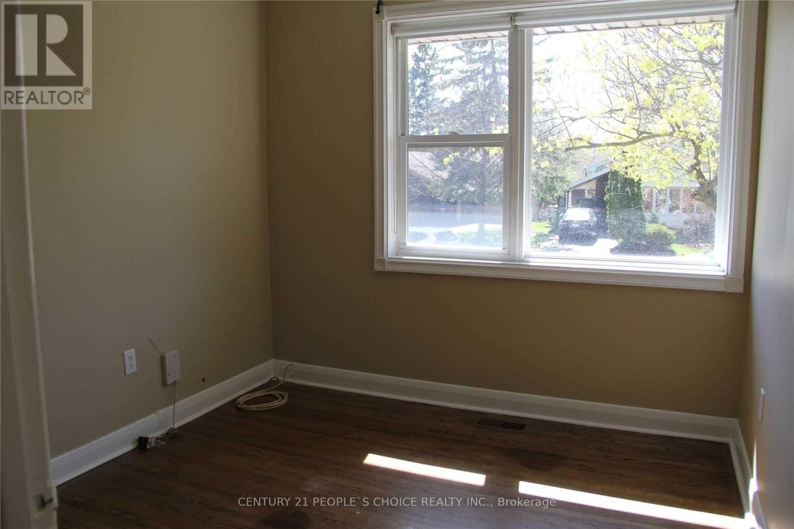 39 Meadowland Drive, Brampton (Brampton East), Ontario  L6W 2R5 - Photo 5 - W12933022