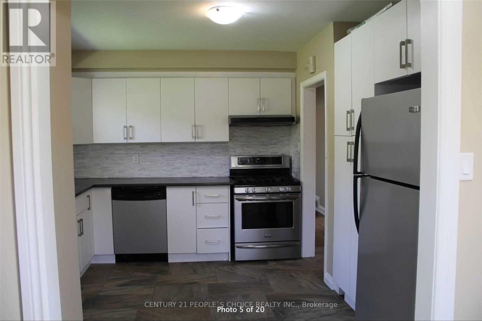 39 Meadowland Drive, Brampton (Brampton East), Ontario  L6W 2R5 - Photo 6 - W12933022