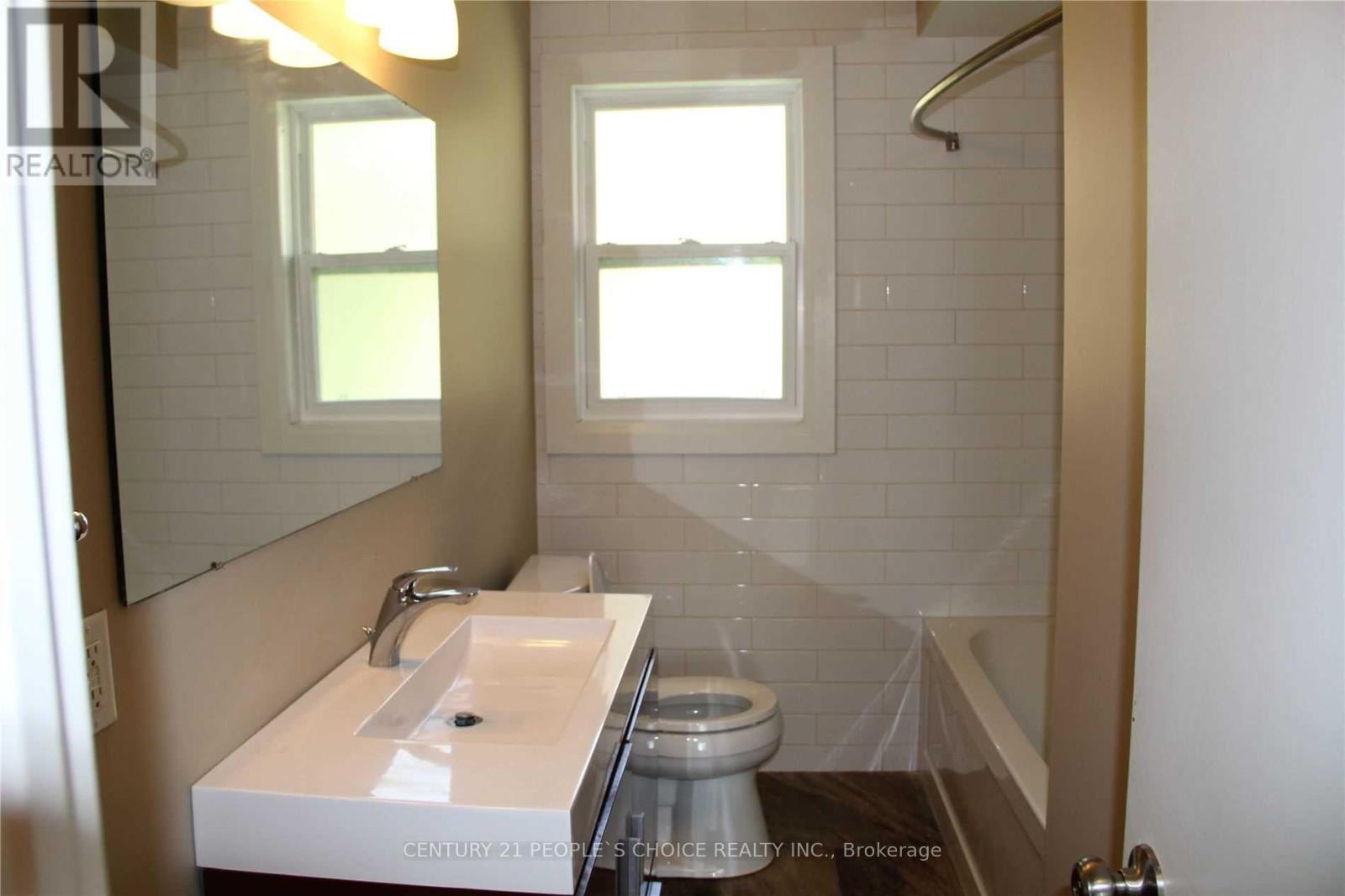 39 Meadowland Drive, Brampton (Brampton East), Ontario  L6W 2R5 - Photo 7 - W12933022