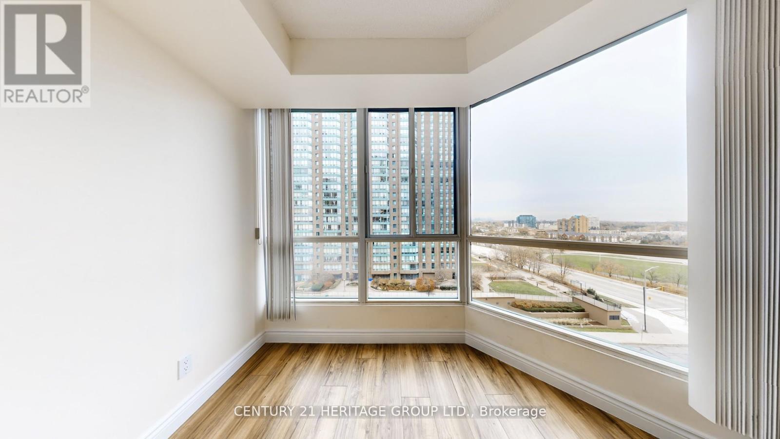 810 - 145 Hillcrest Avenue, Mississauga (Cooksville), Ontario  L5B 3Z1 - Photo 16 - W12933034