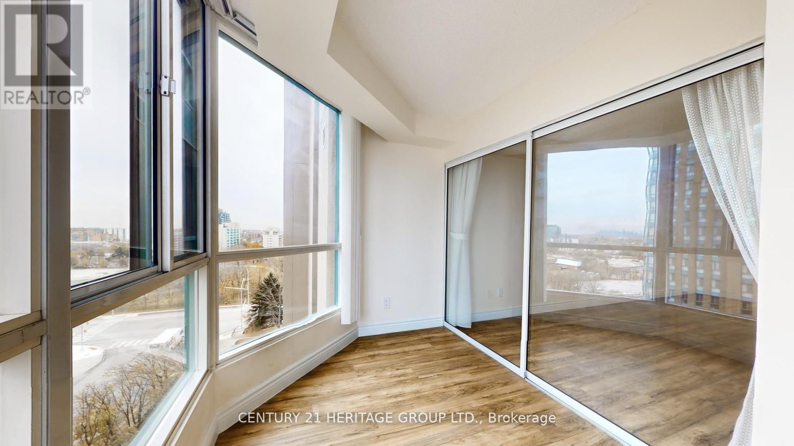 810 - 145 Hillcrest Avenue, Mississauga (Cooksville), Ontario  L5B 3Z1 - Photo 17 - W12933034