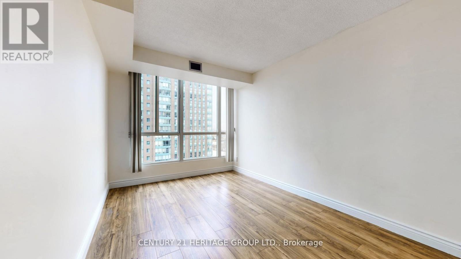 810 - 145 Hillcrest Avenue, Mississauga (Cooksville), Ontario  L5B 3Z1 - Photo 18 - W12933034