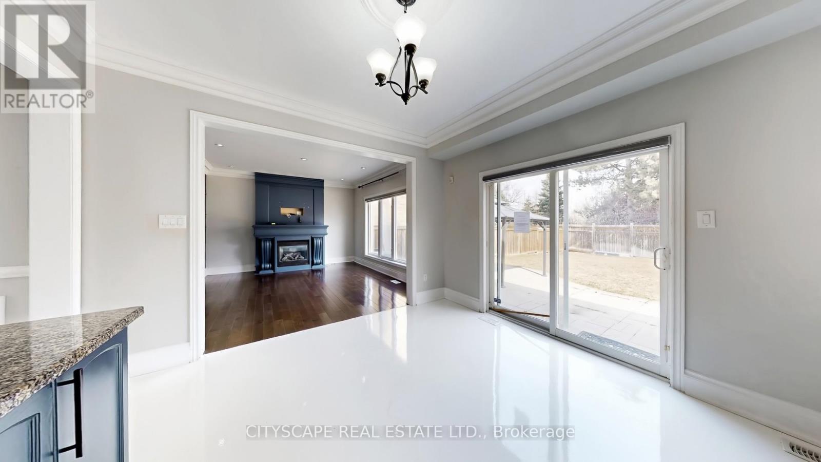 7 Yellow Avens Boulevard, Brampton (Sandringham-Wellington), Ontario  L6R 0K5 - Photo 12 - W12933042