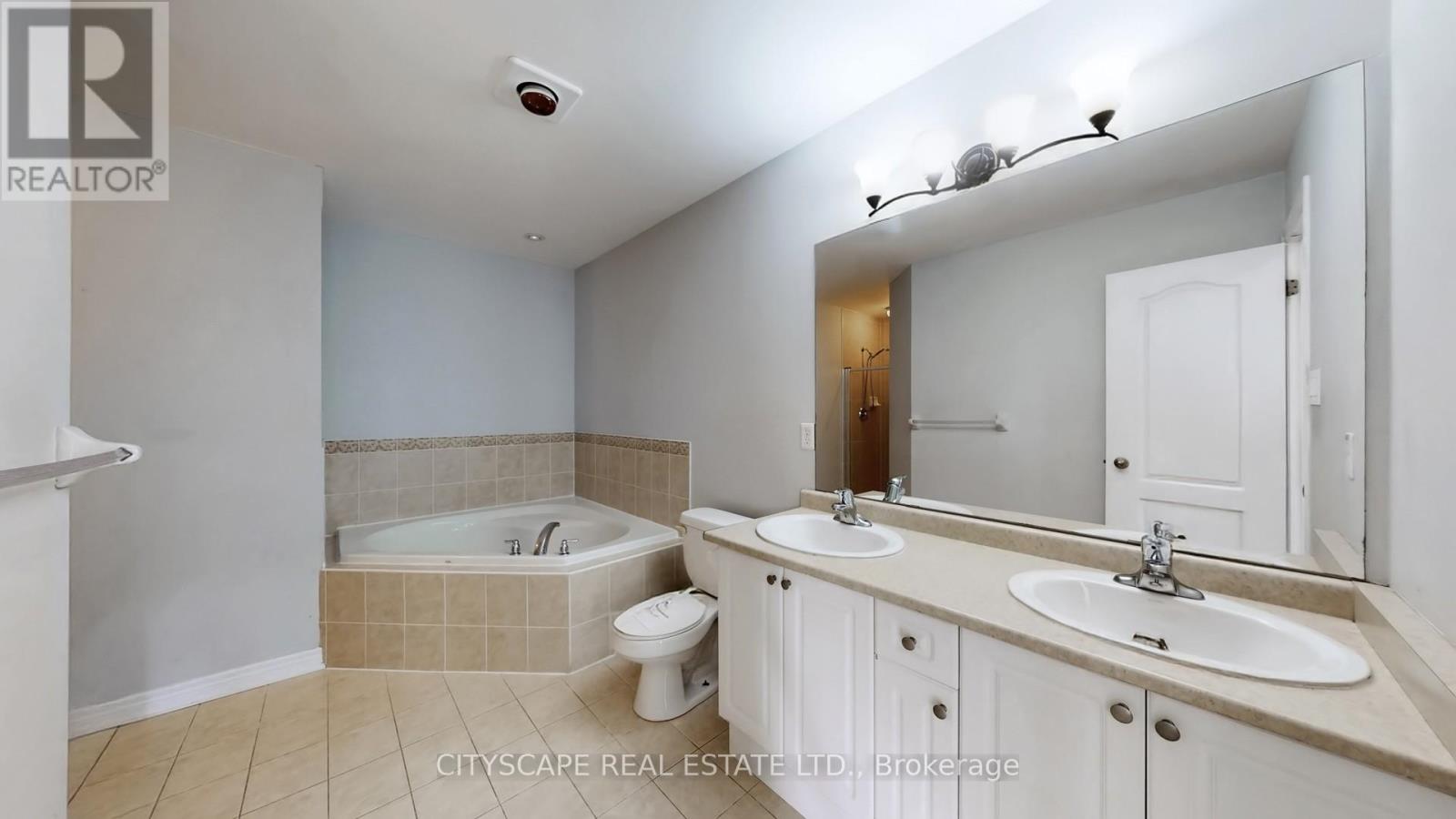 7 Yellow Avens Boulevard, Brampton (Sandringham-Wellington), Ontario  L6R 0K5 - Photo 19 - W12933042