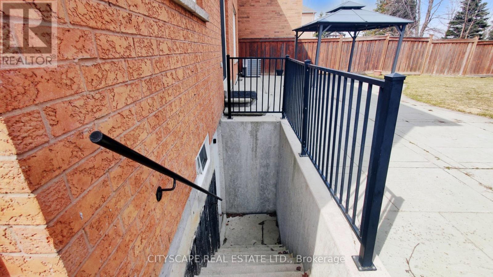 7 Yellow Avens Boulevard, Brampton (Sandringham-Wellington), Ontario  L6R 0K5 - Photo 36 - W12933042