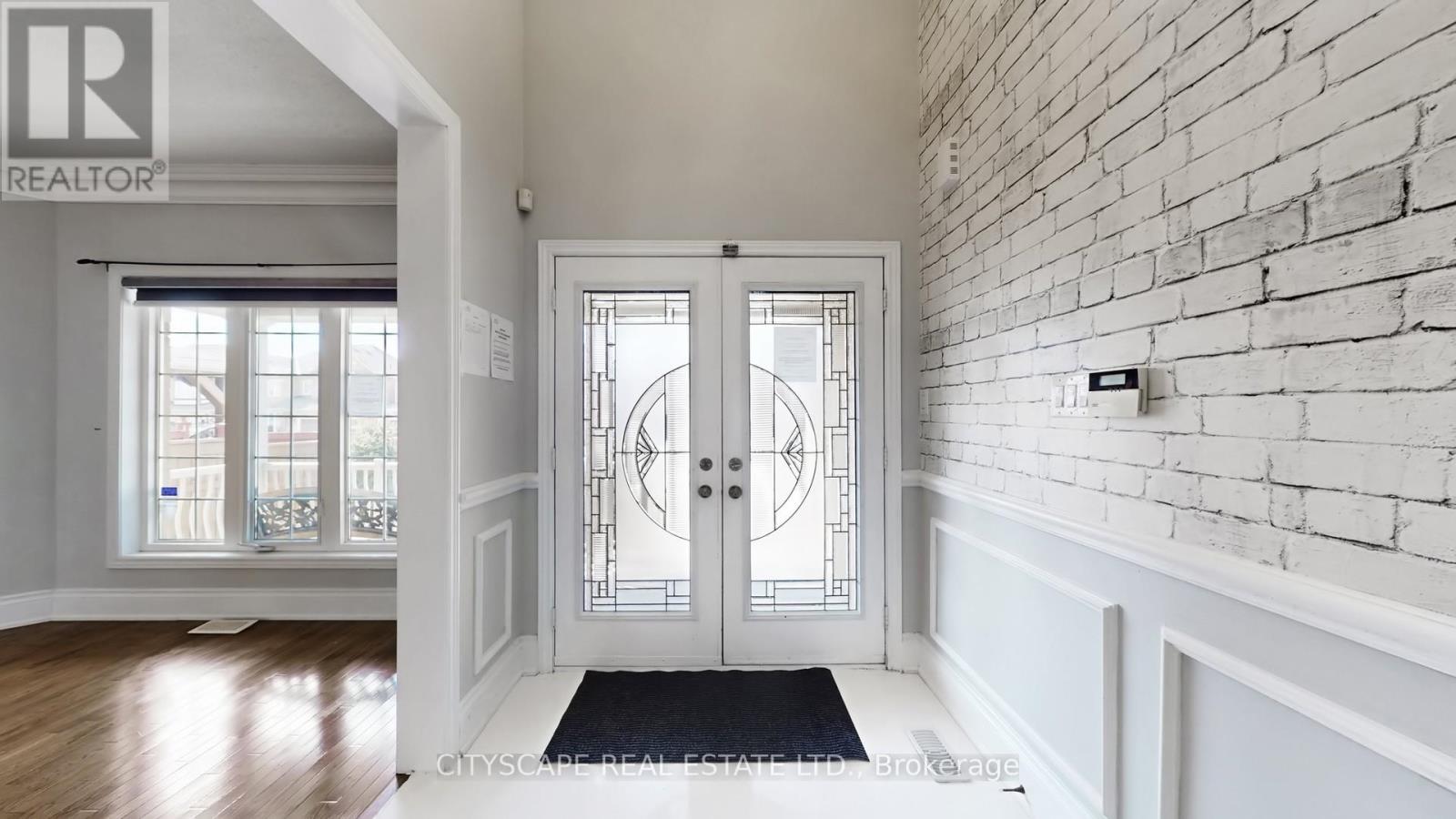 7 Yellow Avens Boulevard, Brampton (Sandringham-Wellington), Ontario  L6R 0K5 - Photo 4 - W12933042