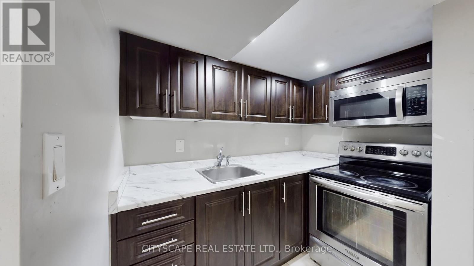 7 Yellow Avens Boulevard, Brampton (Sandringham-Wellington), Ontario  L6R 0K5 - Photo 42 - W12933042