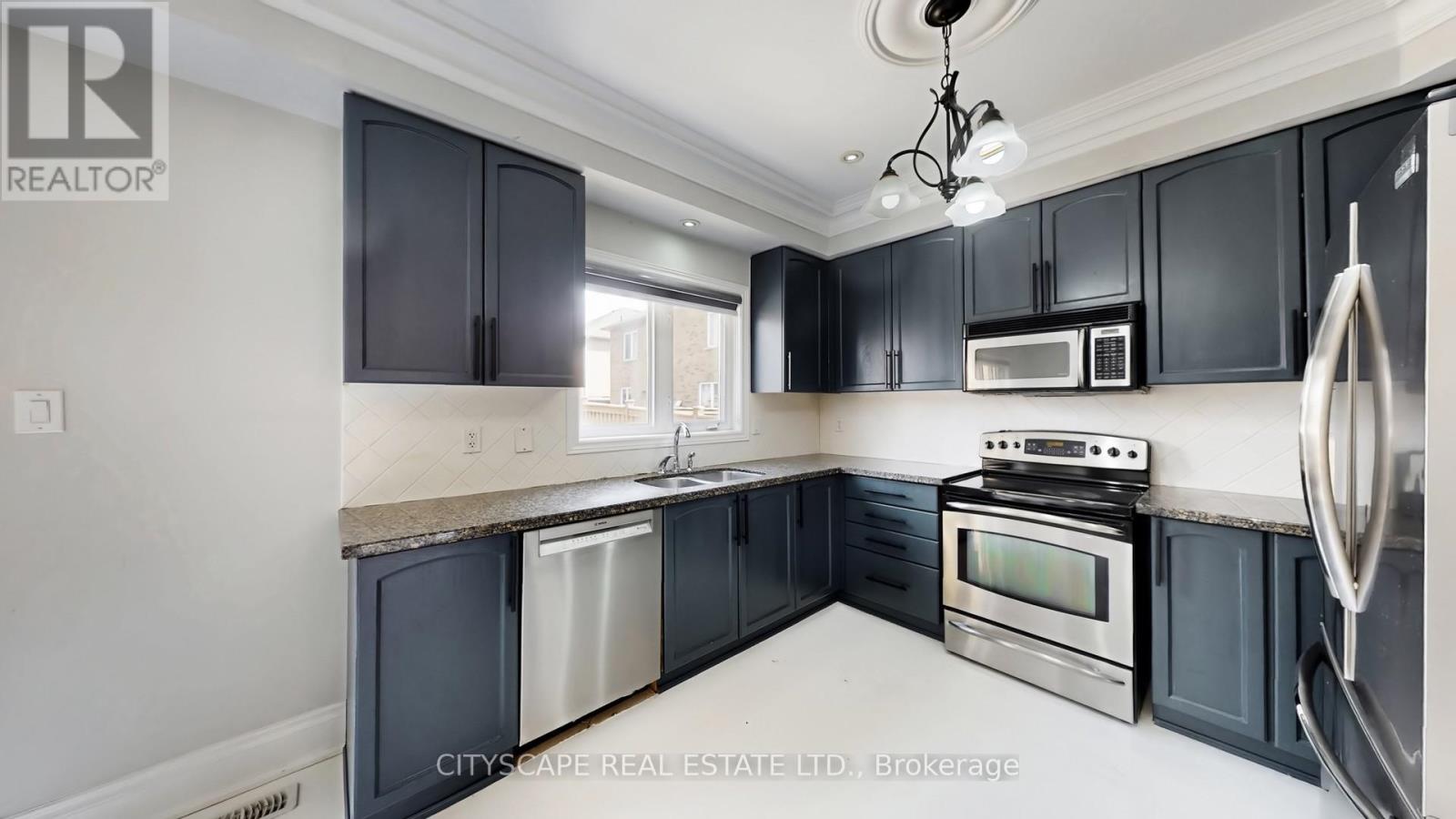 7 Yellow Avens Boulevard, Brampton (Sandringham-Wellington), Ontario  L6R 0K5 - Photo 9 - W12933042