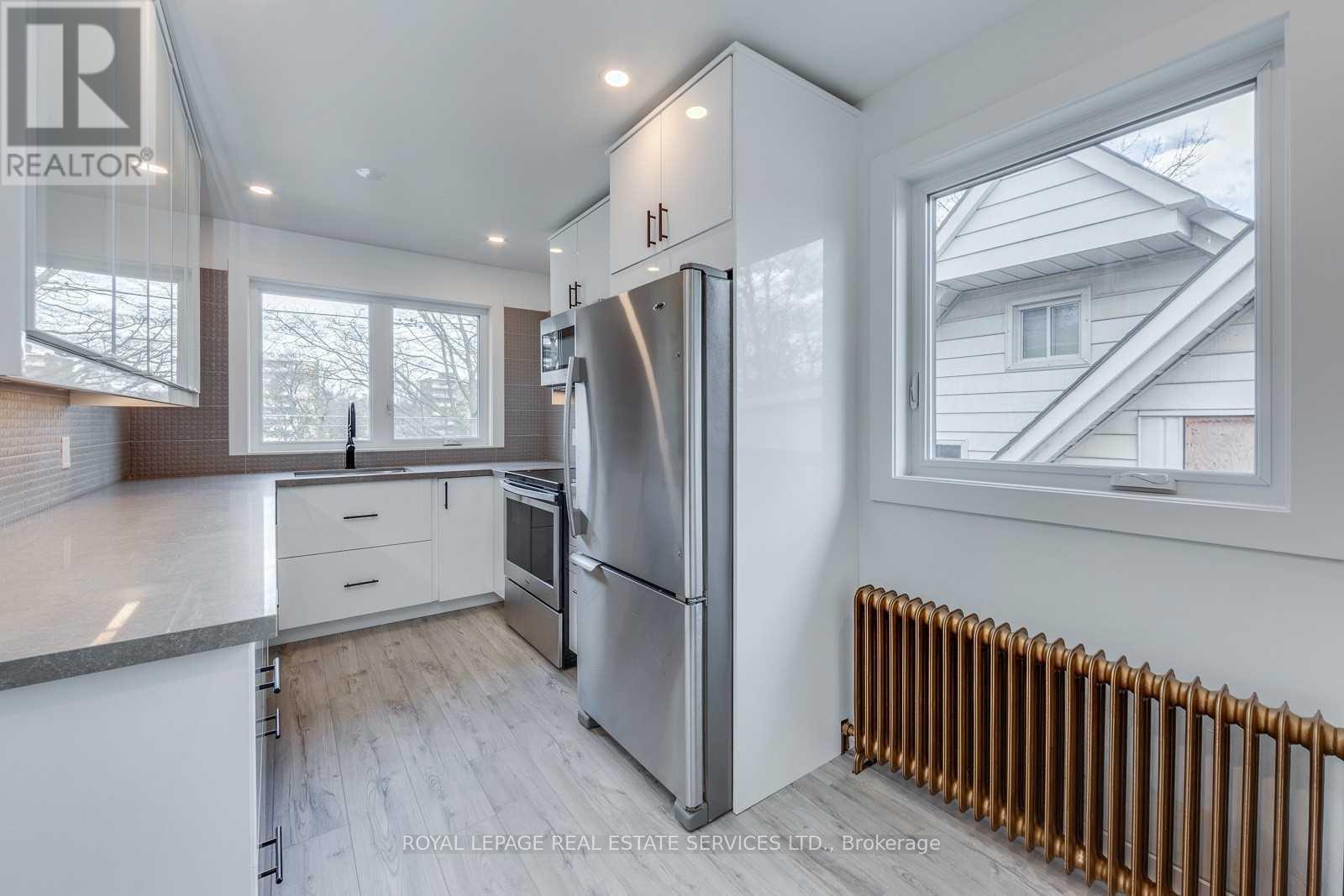 2nd Flr - 18 Long Branch Avenue, Toronto (Long Branch), Ontario  M8W 3H6 - Photo 12 - W12933046